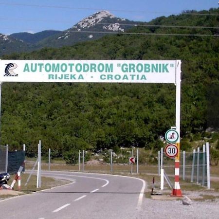 Apartman Hana U Blizini Automotodroma Grobnik I Kostrenski Plaza 科斯特雷纳 外观 照片