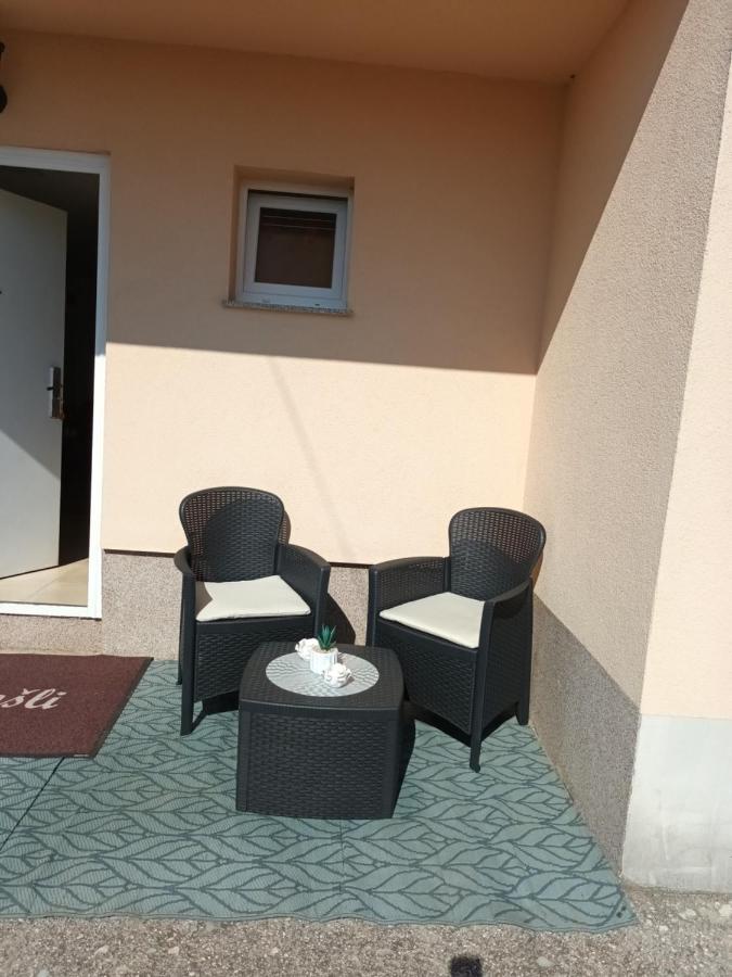 Apartman Hana U Blizini Automotodroma Grobnik I Kostrenski Plaza 科斯特雷纳 外观 照片